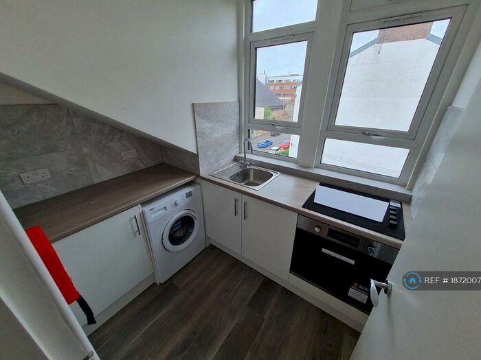 8 Bedroom Semi-Detached House To Rent In Craigpark, Glasgow, G31