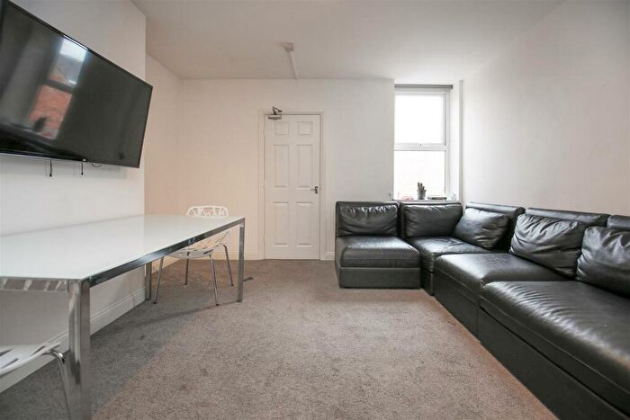 5 Bedroom Maisonette To Rent In (£pppw) Newlands Road, Jesmond, Newcastle Upon Tyne, NE2