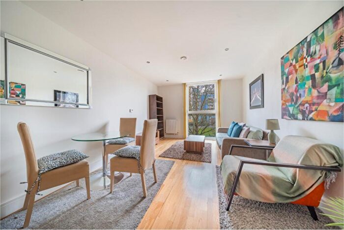 1 Bedroom Apartment For Sale In Seager Place, London, SE8