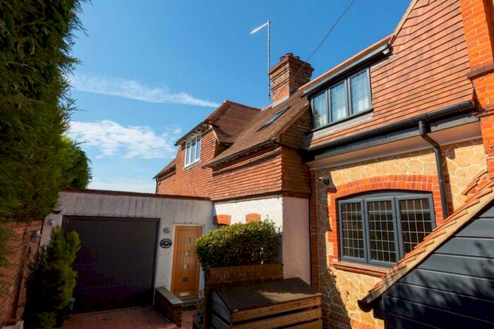 3 Bedroom Semi-Detached House To Rent In Pastens Road, Limpsfield Chart, RH8