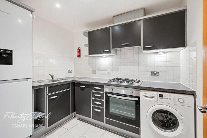 3 Bedroom Apartment For Sale In Settlers Court, Newport Avenue, London, E14