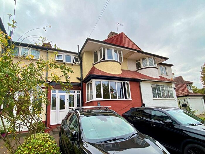 3 Bedroom Terraced House For Sale In Ridgeway Drive, Bromley, BR1