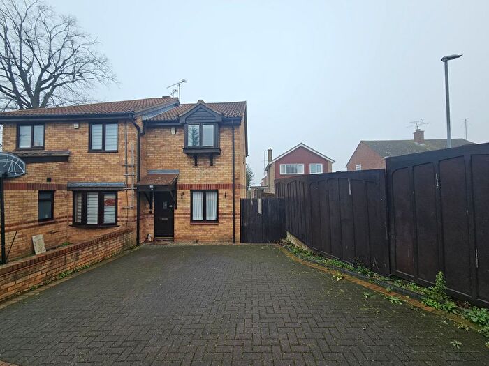 2 Bedroom Semi-Detached House To Rent In Bellerby Rise, Luton, LU4