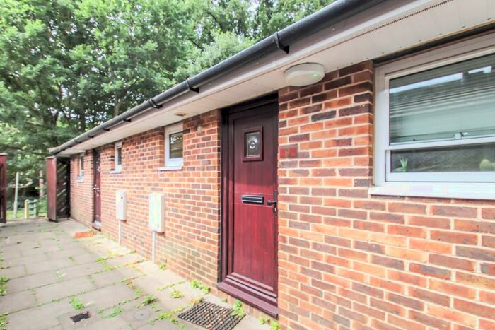 Studio To Rent In Dalewood Gardens, Northgate, RH10