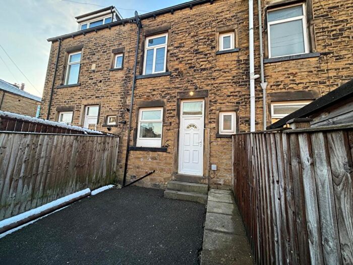 3 Bedroom Terraced House To Rent In Peterborough Terrace, Bradford, West Yorkshire, BD2