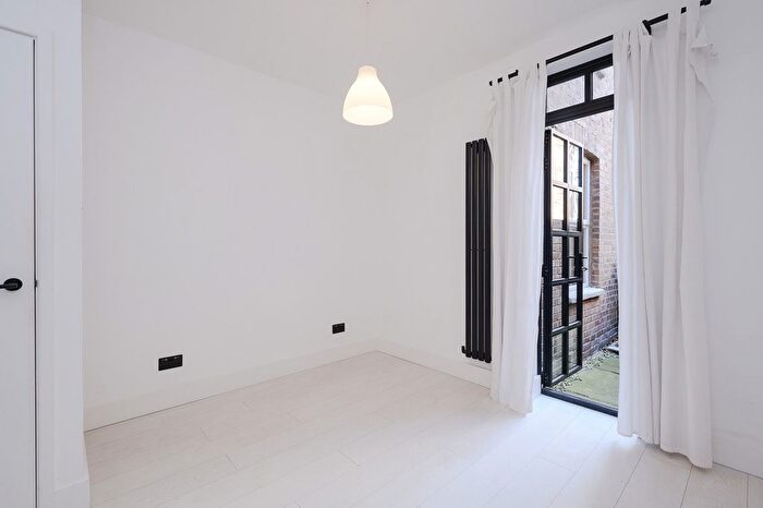 2 Bedroom Flat To Rent In Darrell Road, Kew, TW9