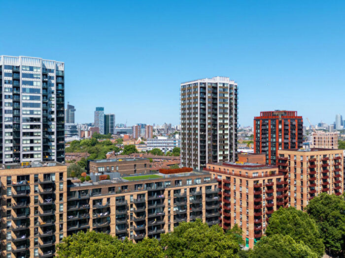 2 Bedroom Apartment For Sale In New Lion Way, London, SE17