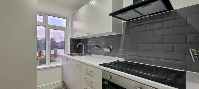 2 Bedroom Flat To Rent In Hillview Avenue, Hornchurch, RM11