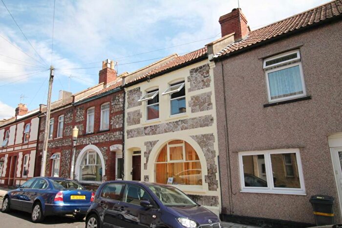 2 Bedroom Flat To Rent In Bradley Crescent - Shirehampton, BS11