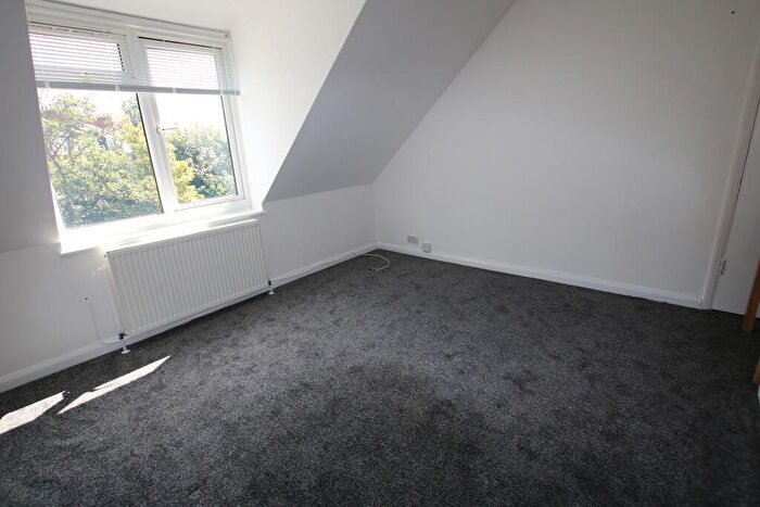 2 Bedroom Flat To Rent In Chichele Road, Willesden, London, NW2