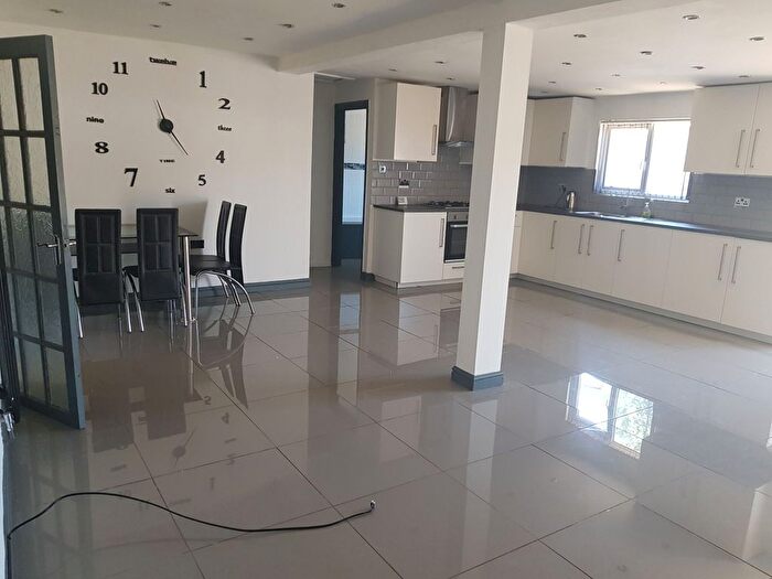 6 Bedroom Terraced House To Rent In Severn Road, Bloxwich, Walsall, WS3