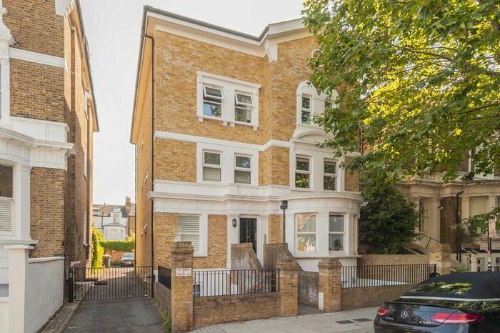 4 Bedroom Flat To Rent In Altenburg Gardens, London, SW11