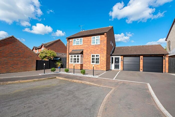 3 Bedroom Detached House For Sale In Little Dale, Wigston, Leicester, LE18