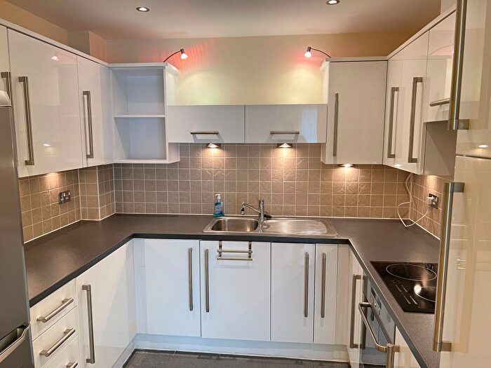 2 Bedroom Flat To Rent In Blenheim Centre, Hounslow, TW3