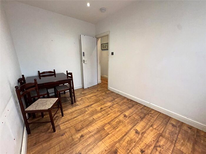 3 Bedroom Apartment To Rent In Devitt House, Wades Place, London, E14