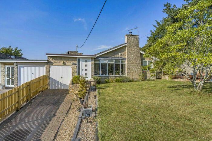 3 Bedroom Detached Bungalow For Sale In High Street, Upper Heyford, OX25