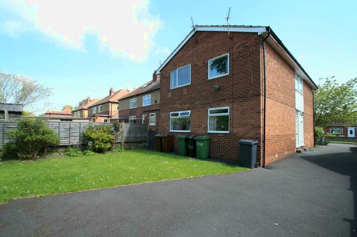 2 Bedroom Flat To Rent In Fearnville Terrace, Leeds, West Yorkshire, Uk, LS8