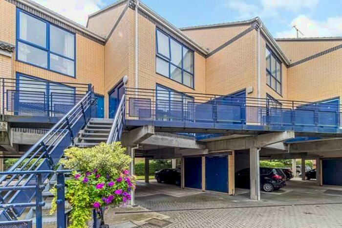 2 Bedroom Apartment To Rent In Valetta Way, ME1