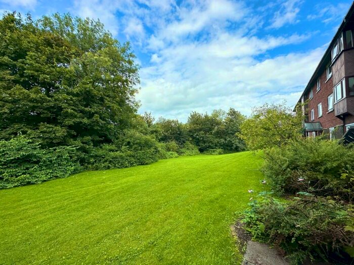 2 Bedroom Apartment To Rent In Canterbury Gardens, Salford, Greater Manchester, M5