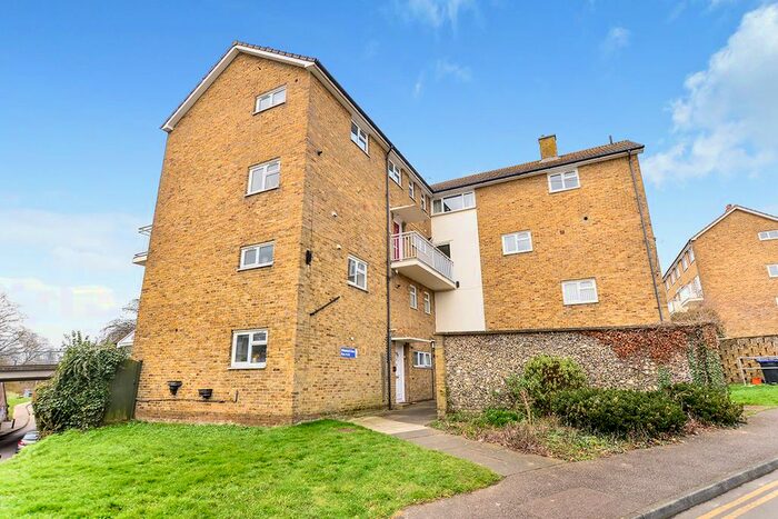 2 Bedroom Flat To Rent In Whitehall Close, Canterbury, Kent, CT2