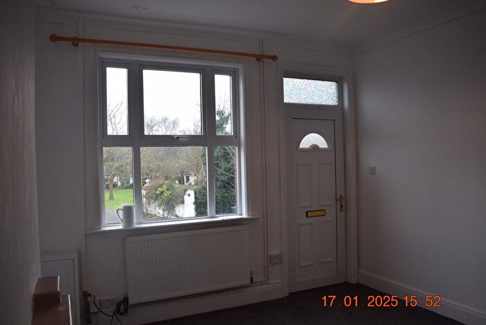 2 Bedroom End Of Terrace House To Rent In Castle Road, Nuneaton, CV10