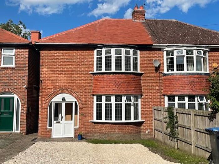 3 Bedroom Semi-Detached House For Sale In Whitesmocks Avenue, Durham, DH1