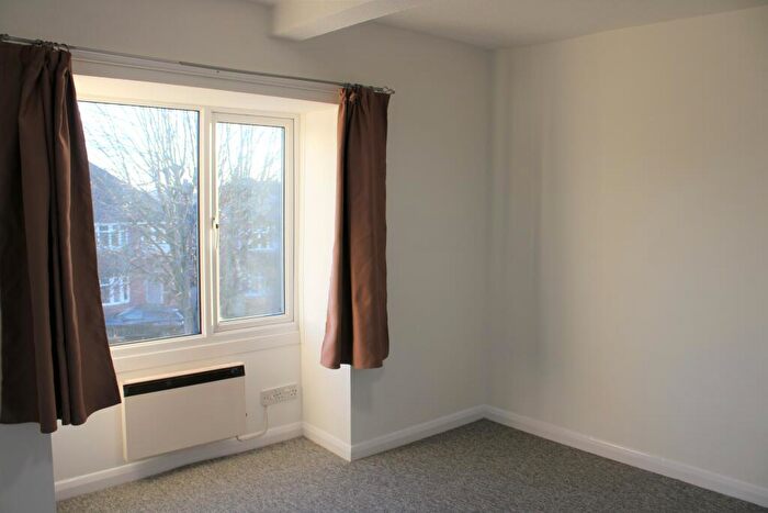 2 Bedroom Flat To Rent In Central Yeovil, Somerset, BA20