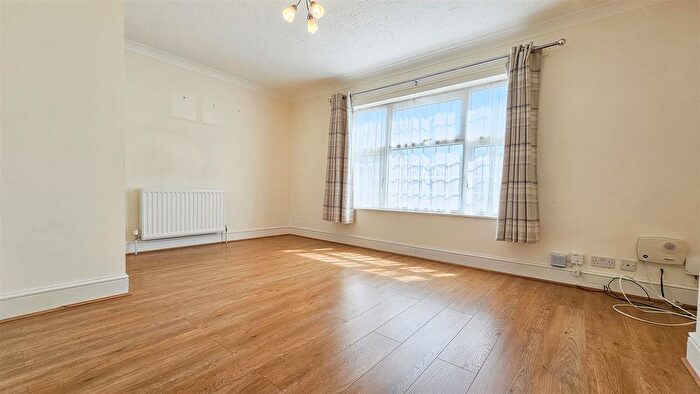2 Bedroom End Of Terrace House To Rent In West End Lane, Harlington, UB3