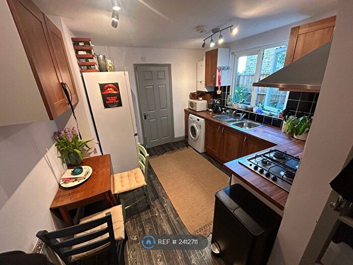 1 Bedroom Flat To Rent In Ballater Road, London, SW2