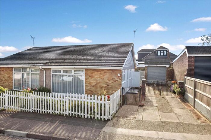 2 Bedroom Bungalow For Sale In Vanessa Way, Bexley, Kent, DA5