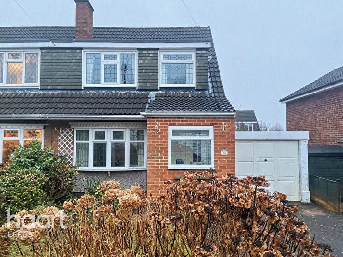 3 Bedroom Semi-Detached House For Sale In Holmwood Drive, Leeds, LS6