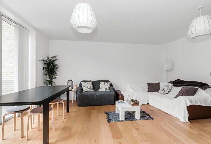 3 Bedroom End Terrace House For Sale In Narrowboat Avenue, Brentford, TW8