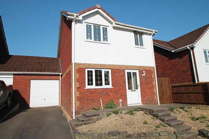 3 Bedroom Detached House For Sale In North Rising, Pontlottyn, Caerphilly County Borough, CF81