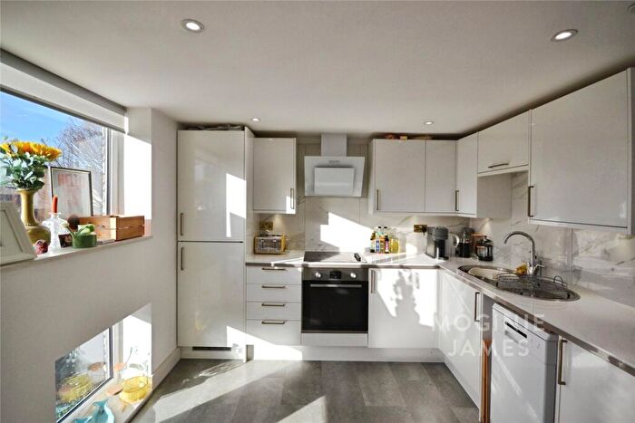 2 Bedroom Apartment For Sale In Connaught Road, Roath, Cardiff, CF24