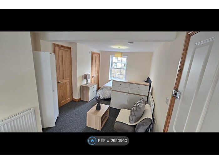 1 Bedroom Flat To Rent In County Road, Maidstone, ME14