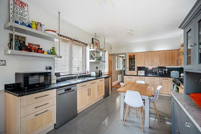 5 Bedroom Detached House For Sale In Cornwall Road, Harrogate, HG1