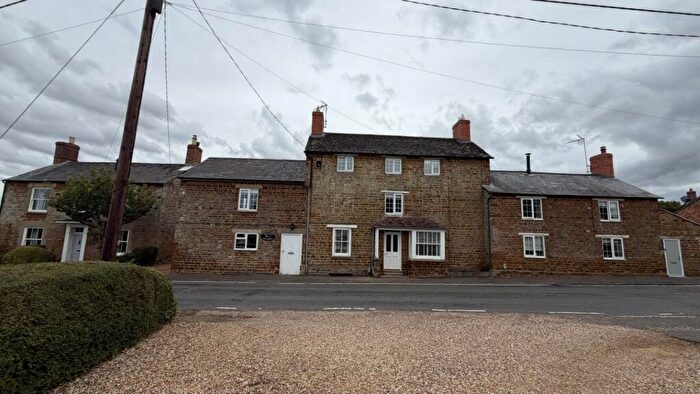 5 Bedroom Detached House To Rent In Field View Farmhouse, Banbury Road, Adstone, West Northamptonshire, NN12