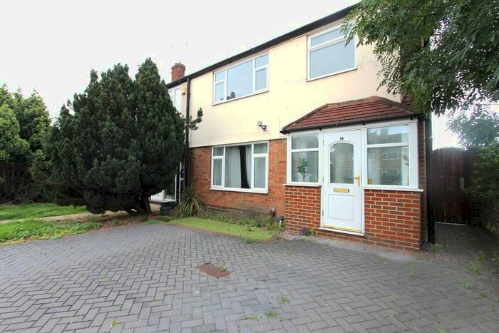 4 Bedroom Property To Rent In Downfield Road, London, EN8