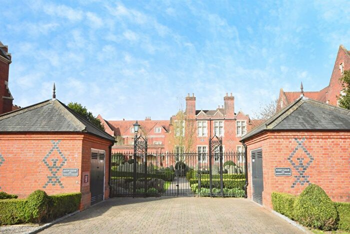 2 Bedroom Flat For Sale In The Galleries, Warley, Brentwood, CM14