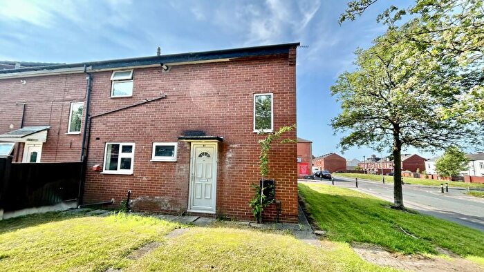 3 Bedroom End Of Terrace House For Sale In Granville Walk, Oldham, OL9
