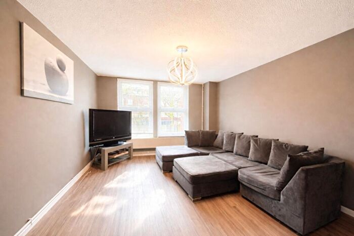 4 Bedroom House To Rent In Silver Street, N18