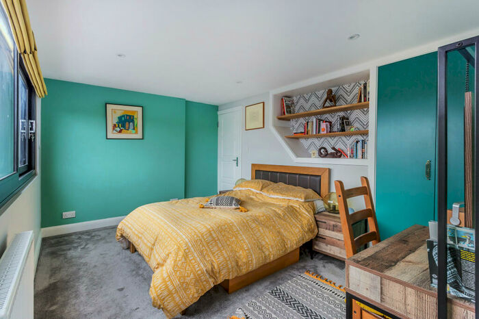 5 Bedroom Semi-Detached House To Rent In Ruskin Drive, Worcester Park, KT4