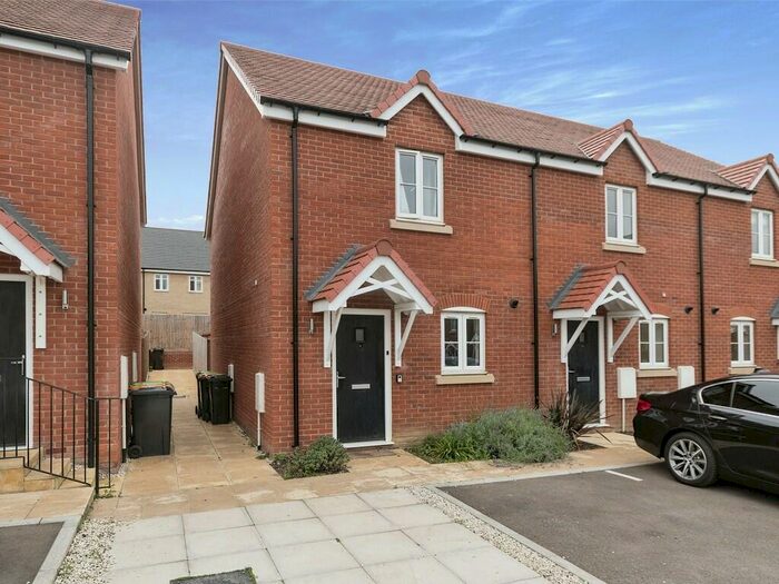 2 Bedroom Terraced House For Sale In Banks Close, MK42