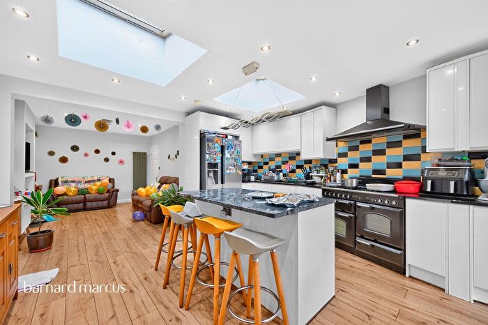 4 Bedroom Semi Detached House For Sale In Stonecot Hill, Sutton, SM3