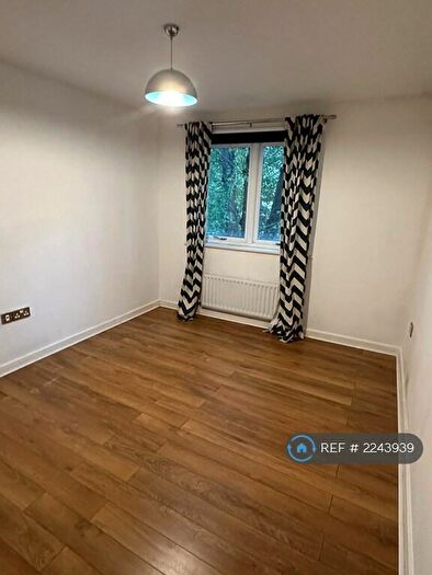 1 Bedroom Flat To Rent In Montclair Court, London, N12