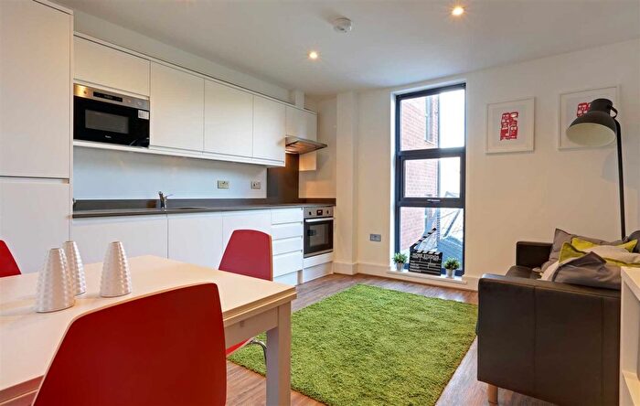 3 Bedroom Flat To Rent In Hampden Road, London, N8