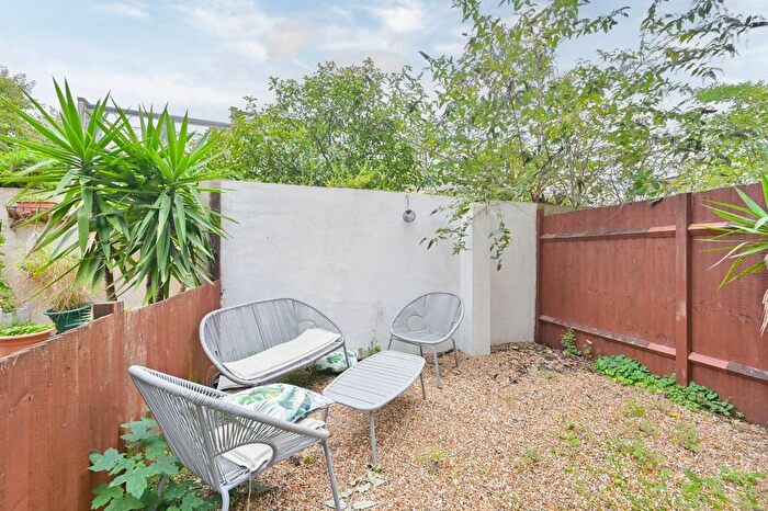 1 Bedroom Flat For Sale In Mowll Street, Oval, London, SW9