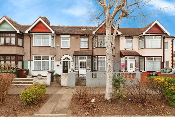 4 Bedroom Terraced House For Sale In Sherwood Gardens, Barking, IG11