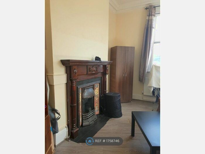 2 Bedroom Flat To Rent In Coventry Road, Digbeth, Birmingham, B10