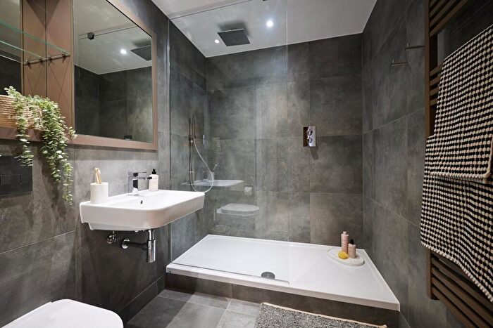 2 Bedroom Apartment To Rent In Hove Central, Boulevard Place Brighton, BN3